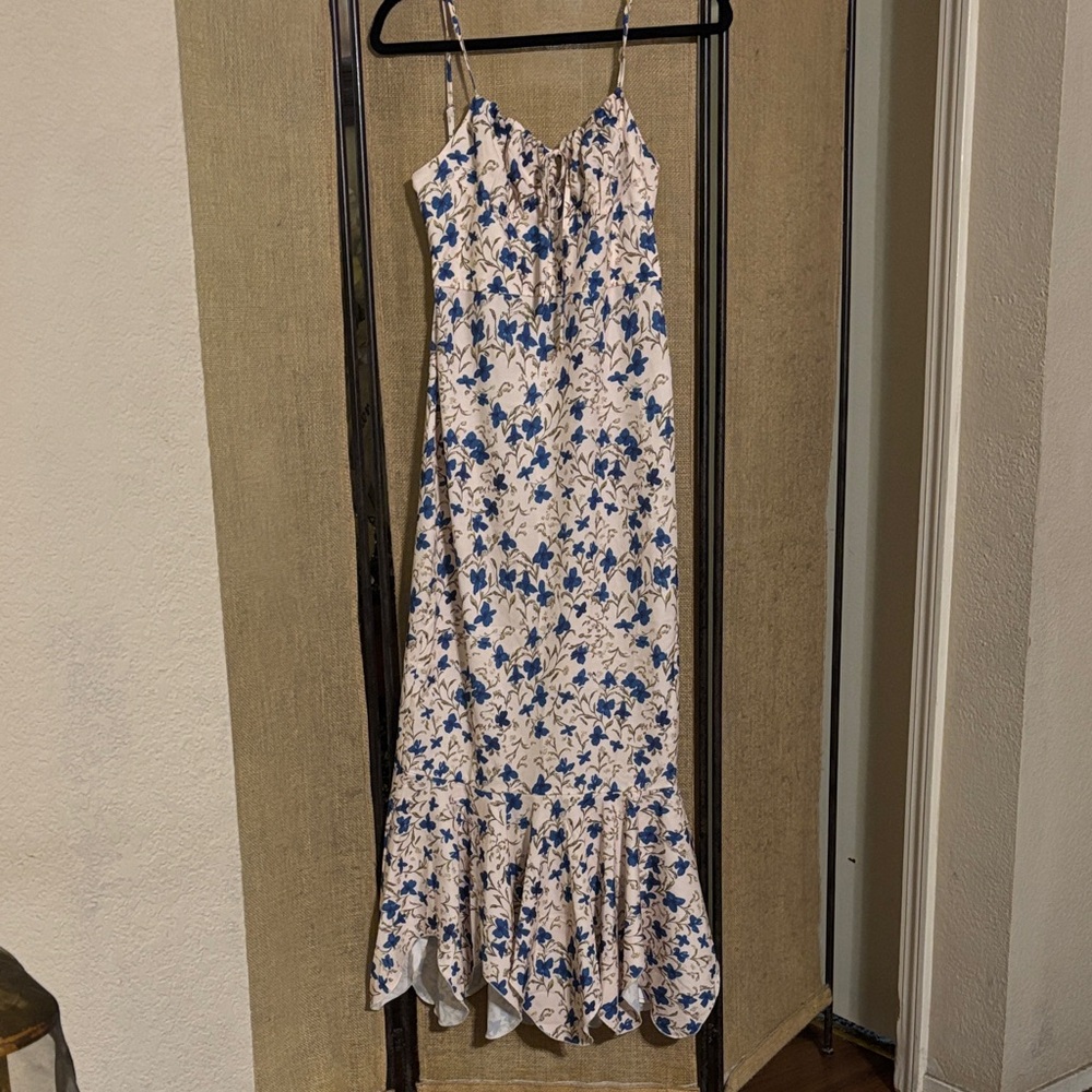 Commense Blue and Cream Floral Maxi Dress
New without Tags OR XXANGE FOR MED